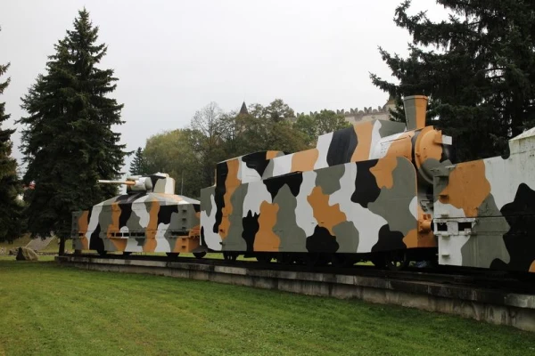 Commander: The first strike by the enemy will not be carried out by railway