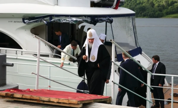 Patriarch Gundyayev Recalls How He Drank Two Bottles of Cognac in a Orthodox Seminary