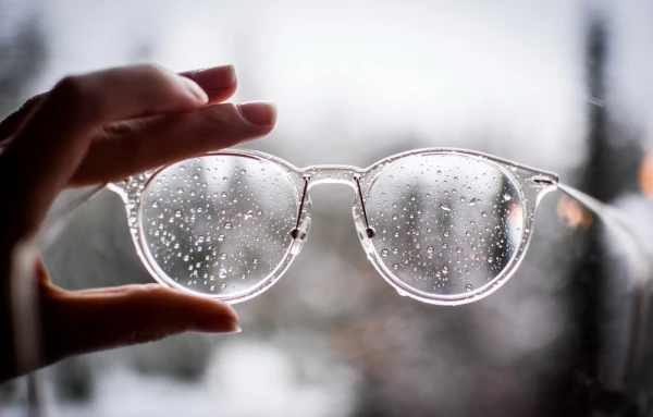 Winter Life Hacks: How to Prevent Glasses from Fogging Up