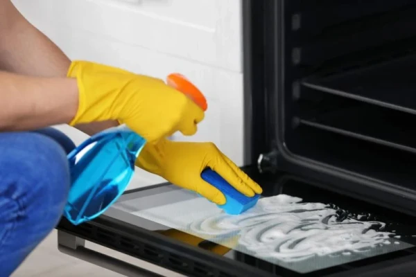 The Glass is Clear Again — How to Clean the Oven in 15 Minutes