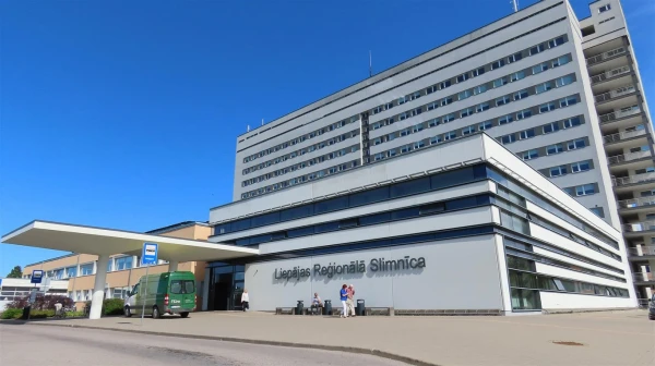 В больнице Лиепаи сегодня было многолюдно.