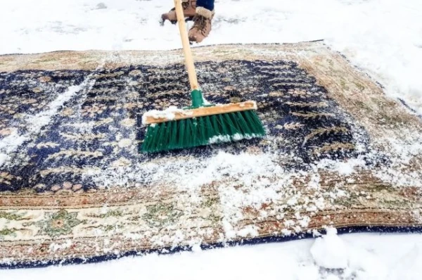 Can cleaning a carpet on snow replace dry cleaning?