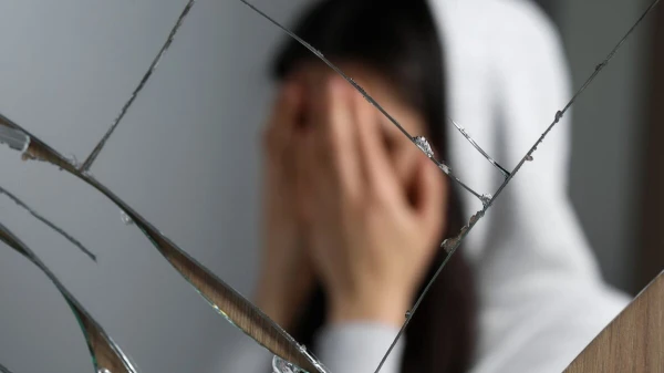 What to Do If a Mirror Breaks