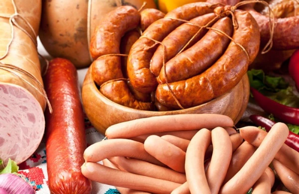 The Doctor Warned: Who Should Absolutely Avoid Sausages and Hot Dogs