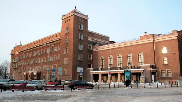 Instead of a university – a hotel with an underground parking lot? One of the largest buildings in Old Riga is suspected of Stalinism