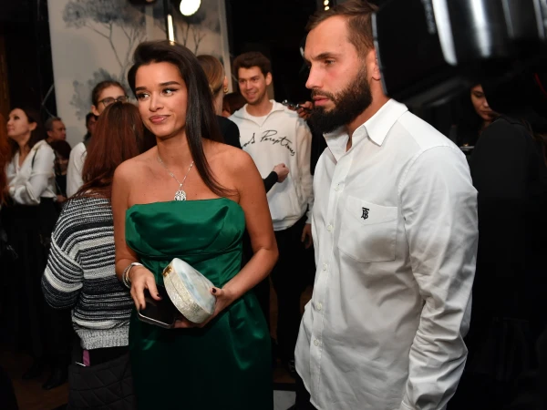 Хейтеры преследуют звездную чету.