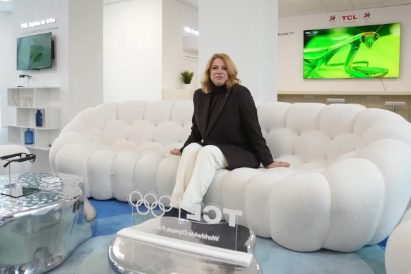 Хорошо устроилась.