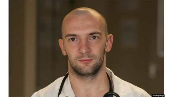 The doctor who treated Navalny was fired in Latvia due to his Russian passport