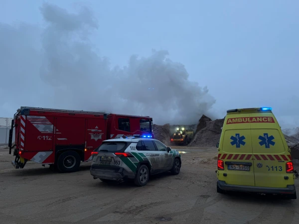 In Riga, efforts are underway to extinguish a dangerous fire at an enterprise