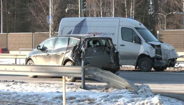 Such a terrible day: a female driver was involved in not one, but two accidents in a row