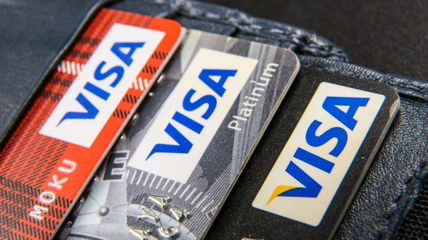 Старому Свету разонравилось использовать только американские кредитки.