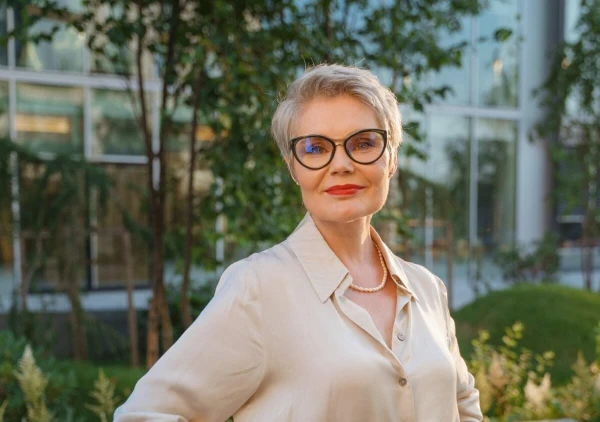 Why Some Women Look Younger Than Their Years: Genetics and Life Factors of Youth