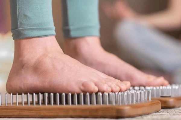 What benefits do nail-standing sessions bring?
