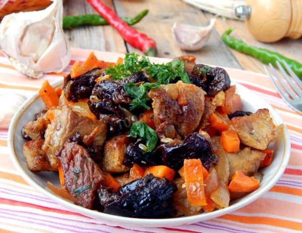 Melting in Your Mouth: Easy Recipe for Braised Beef with Prunes
