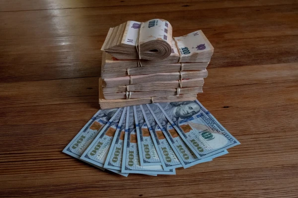 Песо - деньги тяжелые, в буквальном смысле.