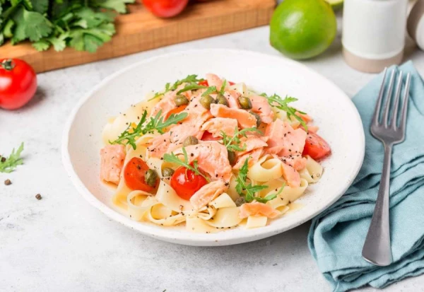 Pasta with Salmon and Tomatoes: A Quick and Hearty Dinner in Minutes