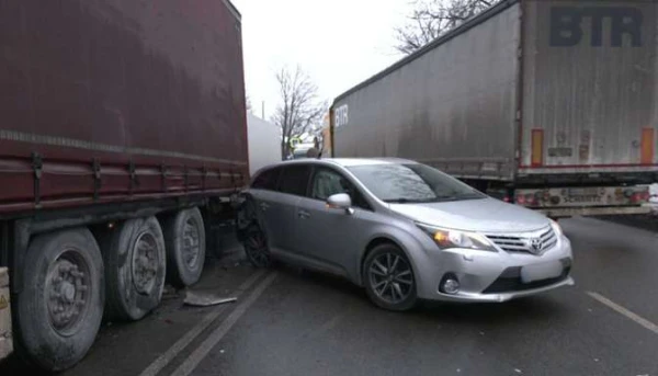 In Riga, a car driver was caught between two trucks