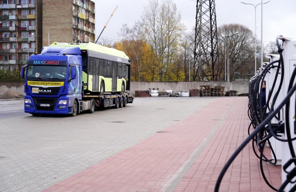 The Electric Bus Scandal: The Ministry Explains Why Purchases Were Not Centralized
