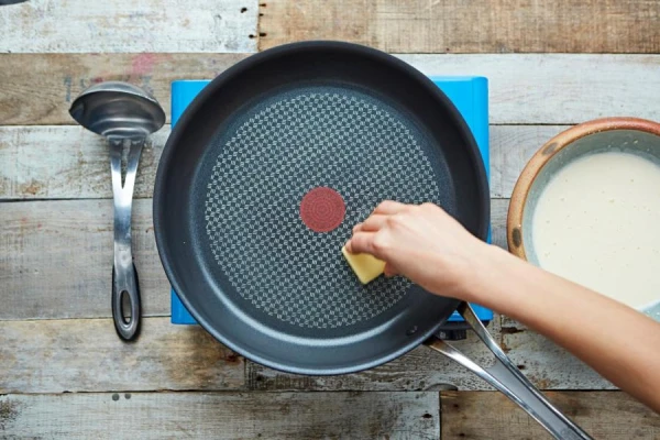 Can you store frying pans in the oven?
