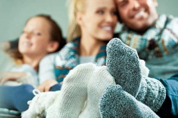 Why is it warm in the apartment, but my feet are cold?