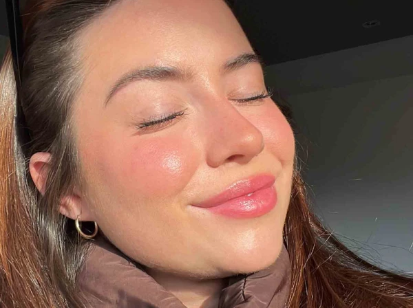 Winter Makeup 2026: Radiance, Cold Blush, and Natural Freshness