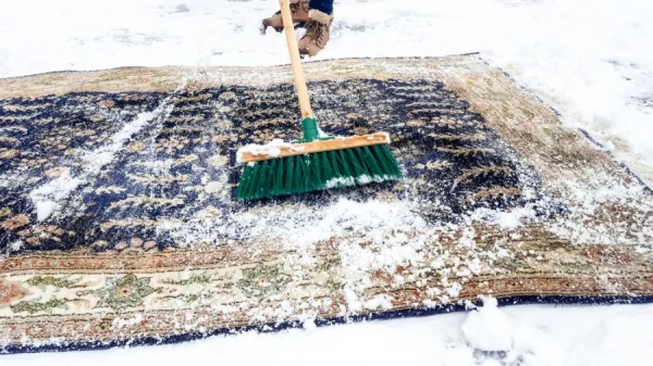 How effective is cleaning a carpet on snow?