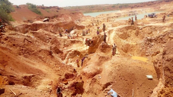 As a result of the collapse of a gold mine in Guinea, 11 people died
