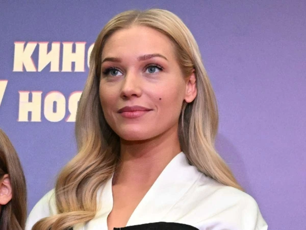 Эта Кристиночка свежа и хороша.