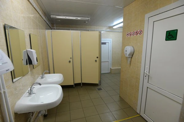 Doctor Reveals Rules for Behavior in Public Restrooms