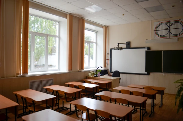 After the introduction of state language lessons, about a hundred students stopped attending school