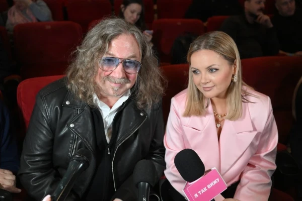 А ей всегда так хорошо с любимым мужем.