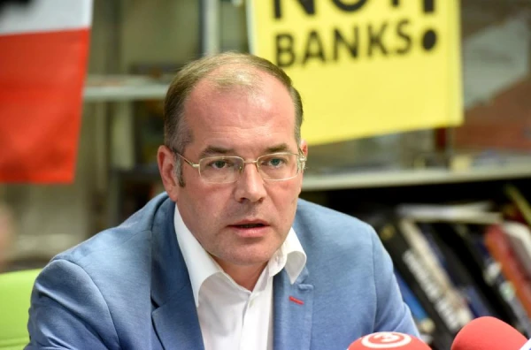 The Saeima debates whether to revoke Latvian citizenship from former MEP Andrey Mamykins