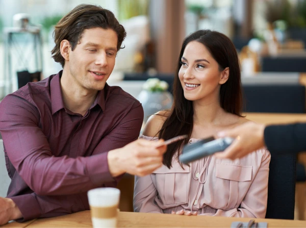 Psychologists on the Template 'He Must Provide, I Must Be Happy': Why This Is Dangerous for Couples