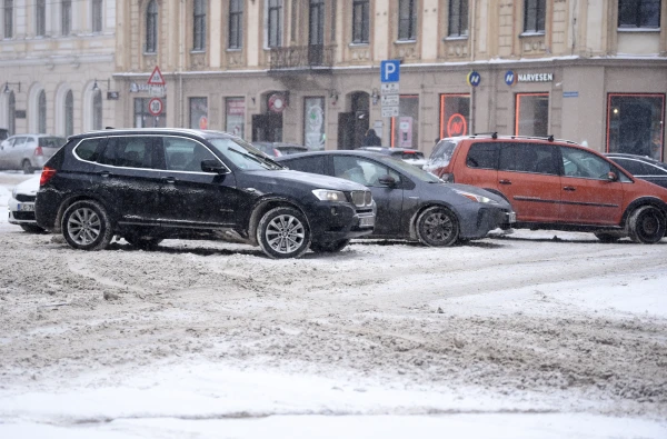 "We Will Wait for Spring": Riga Officials Reject Accusations of Indifference to Traffic Jams Due to Snowfall