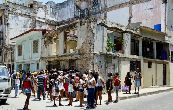 Обычная очередь за продуктами в Гаване.