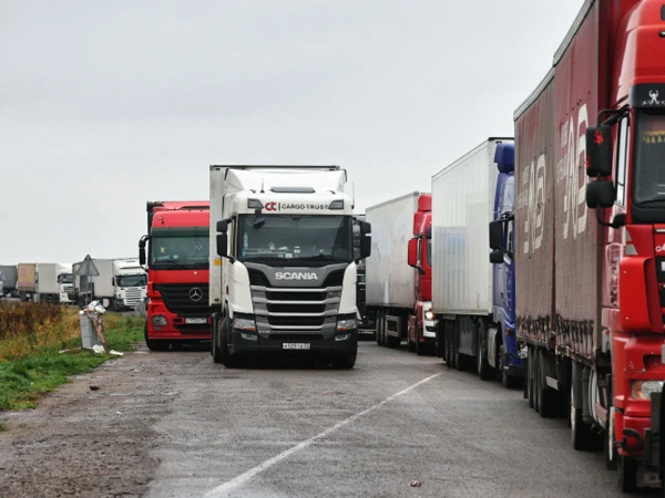 Lithuanian Trucks Stuck in Belarus: Only Bills from Parking Lots Are Coming