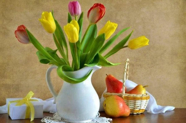 How to Extend the Life of a Bouquet of Tulips?