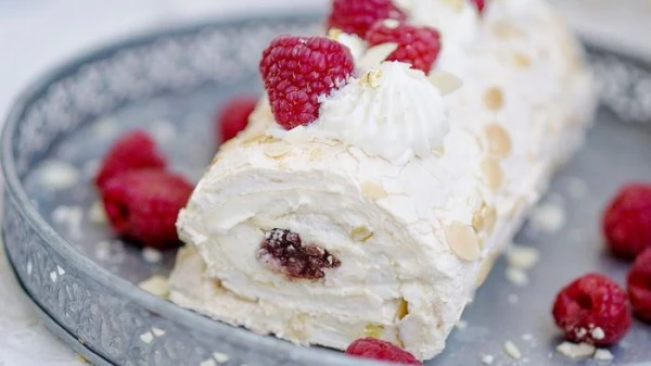 Tender and Appetizing Dessert: Meringue Roll Recipe