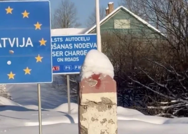 A Bit of Shame: The Theater Begins with a Coat Rack, the Country - with a Border Post