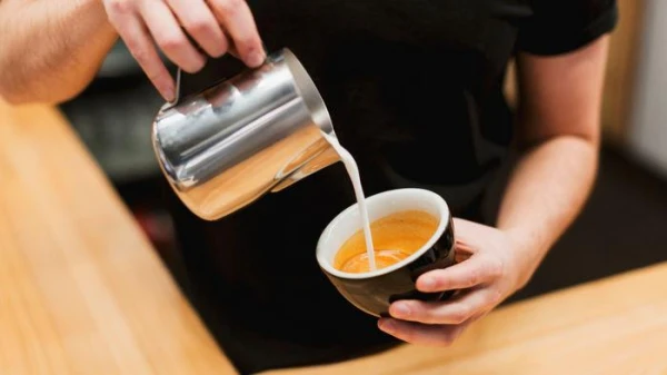 Nutritionists Highlight the Most Beneficial Milk to Add to Coffee