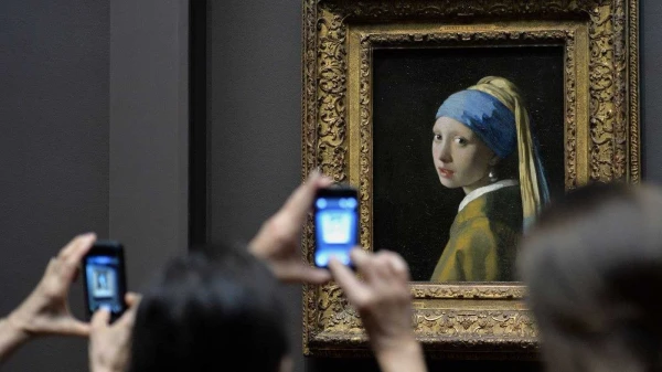 Neurobiologists have discovered why viewers want to examine masterpieces of art