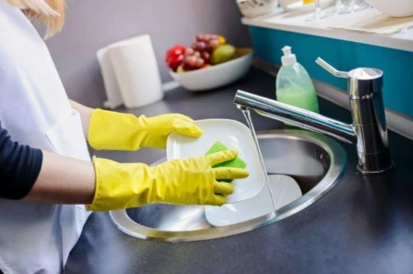 Can liquid soap be used for washing dishes?