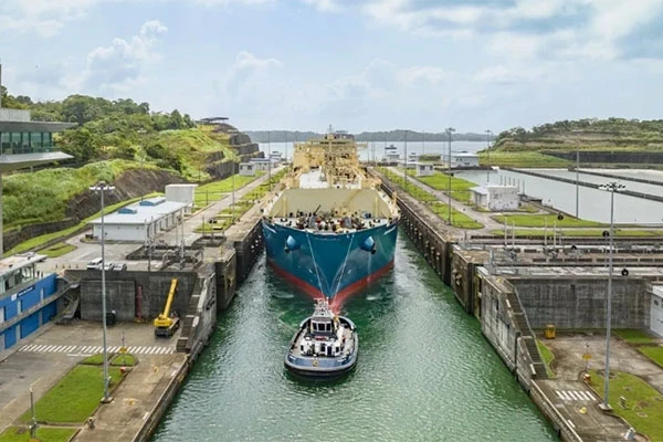 Водный путь с Атлантического в Тихий океаны необходим Поднебесной.