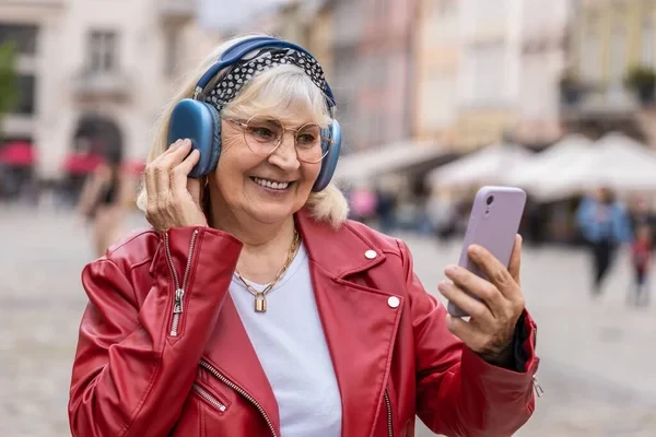 Listening to Music Linked to Improved Sleep and Memory in the Elderly
