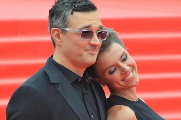 The Secret Wedding of Yegor Beroev: How a 21-Year-Old Ballerina Destroyed a 20-Year Marriage