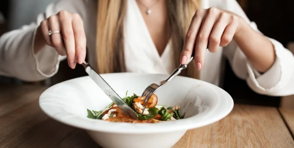 Not Eating Before Bed: How It Affects Blood Pressure, Sugar, and Sleep Quality