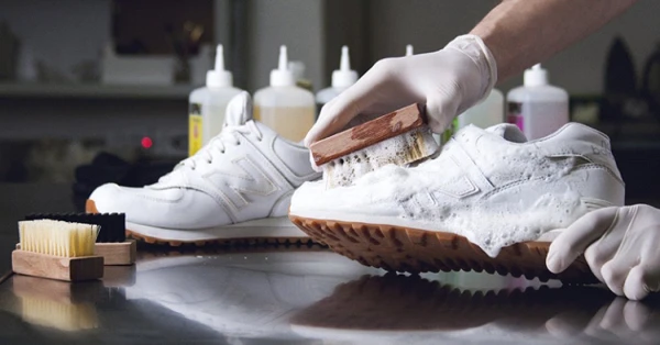 White Sneakers Like New: How to Clean Them Up