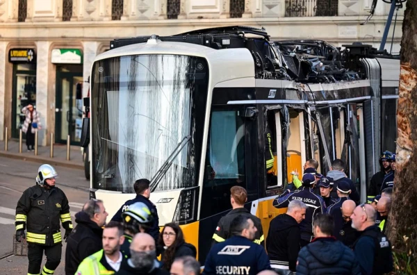 A tram derailed in Milan, there are fatalities and injuries