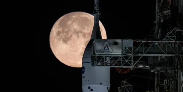 Scientists Recommend Postponing NASA Astronauts' Flight to the Moon: An Unexpected Threat from Space