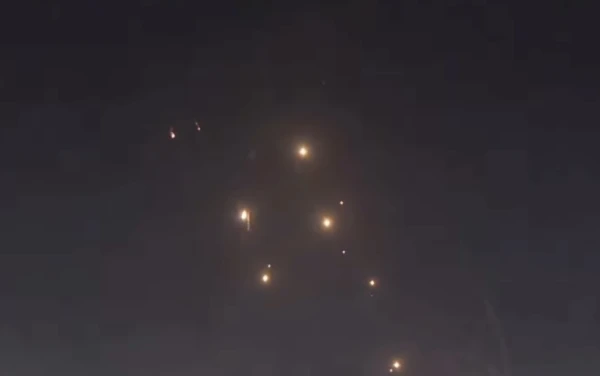 Iranian Missiles Hit Buildings Near Tel Aviv